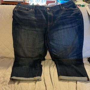 Maurice’s Mid Rise Crop in Size 24W